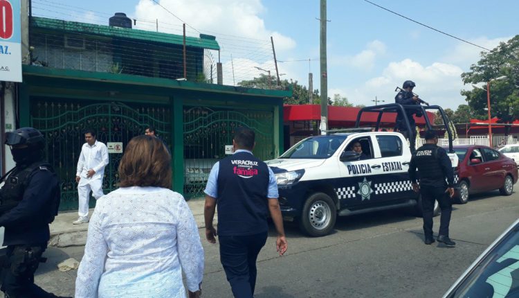 BAJO UN FUERTE OPERATIVO DE SEGURIDAD LLEGO A MINATITLAN, LA PDTA ESTATAL DEL DIF LETICIA MARQUEZ